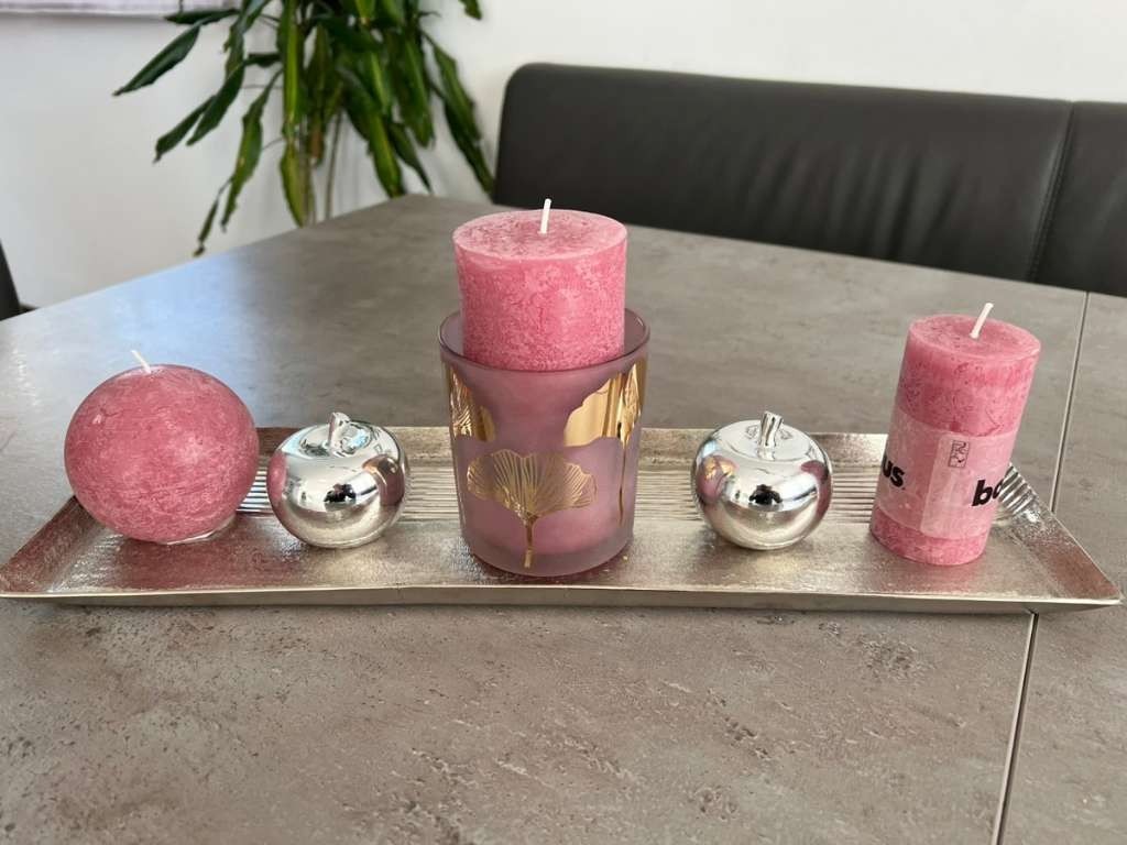 Dekoratives Kerzen-Set mit Tablett